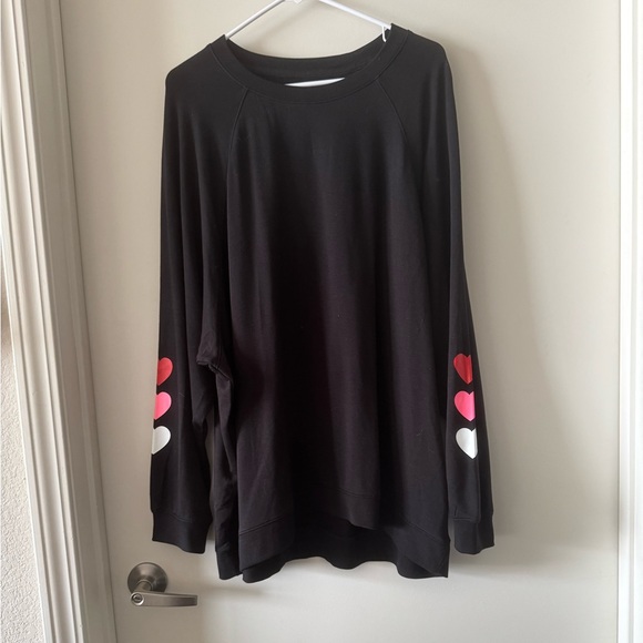 NWT Lou & Grey Heart Oversized Signaturesoft Sweatshirt - Picture 5 of 7